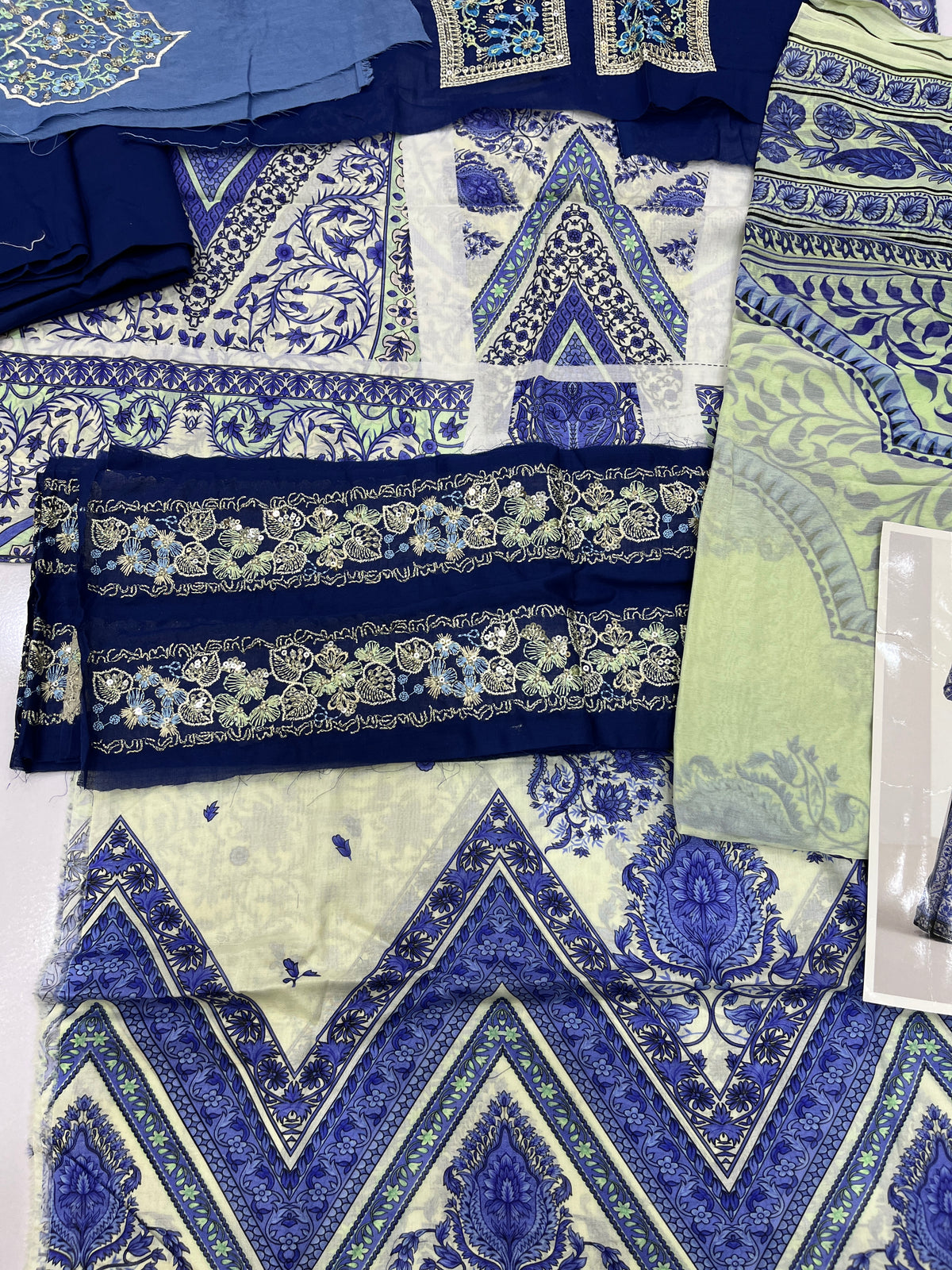 Bin ilyas Lawn Amour 188A Fresh Suit